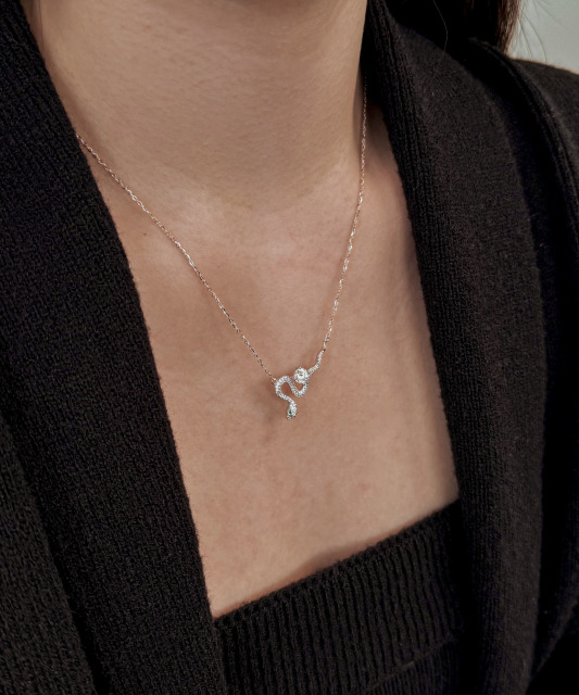 Sidabrinė grandinėlė su moisanito pakabuku 0.5ct