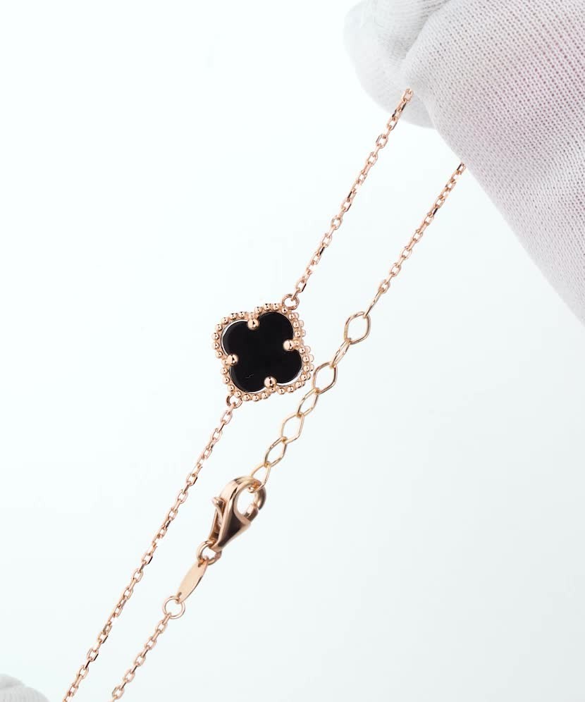 Auksinė apyrankė su emale