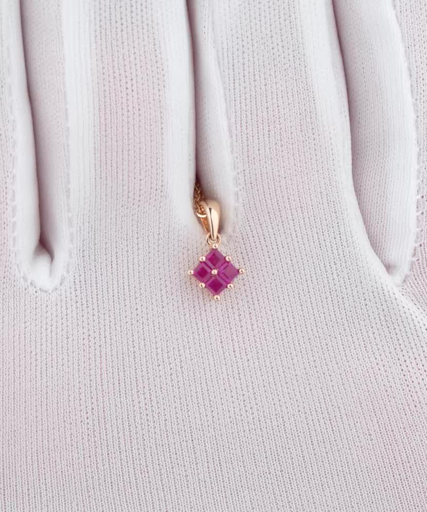 Auksinis pakabukas su rubinais