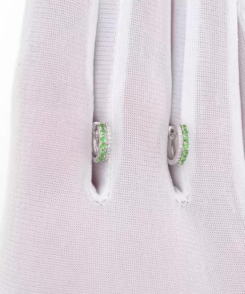 Balto aukso auskarai su deimantais ir žaliuoju granatu