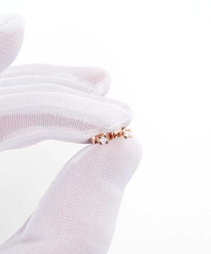 Auksiniai auskarai su deimantais