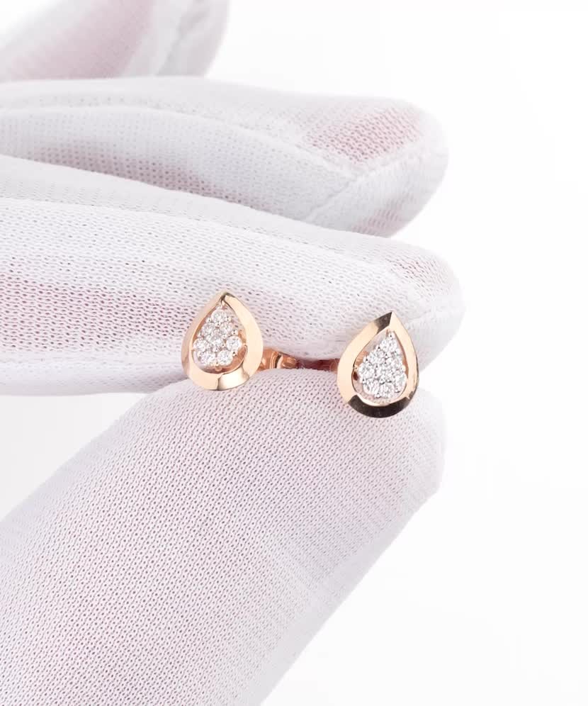 Auksiniai auskarai su deimantais