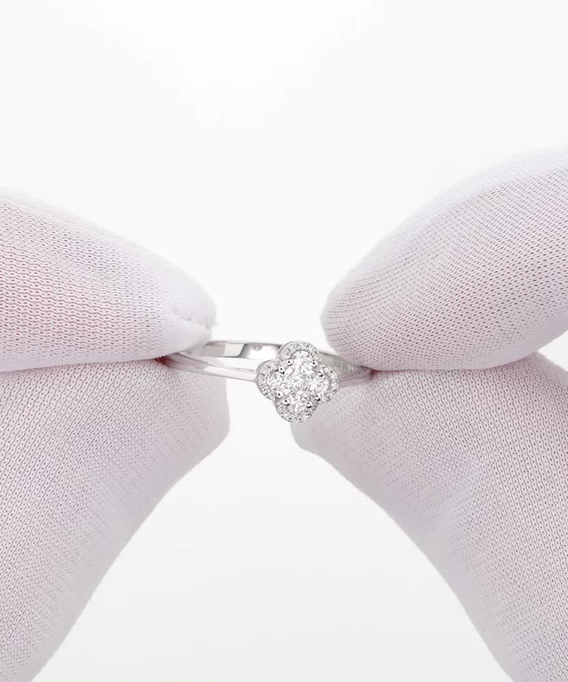 Balto aukso žiedas su deimantais