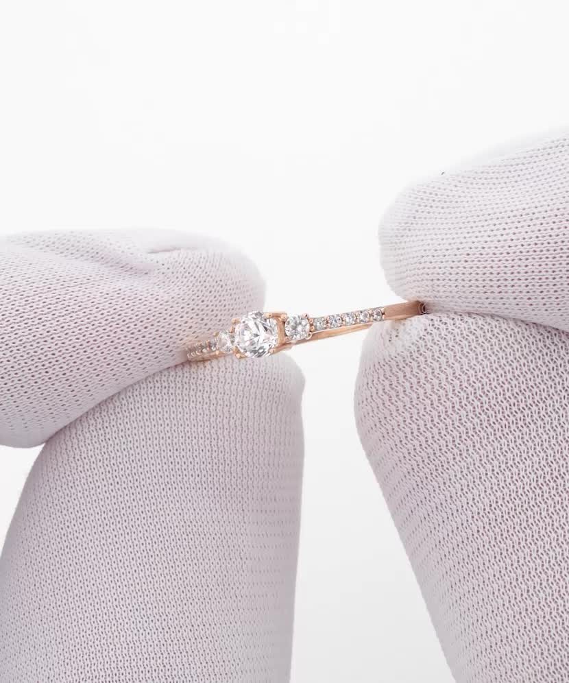 Auksinis žiedas su cirkoniais