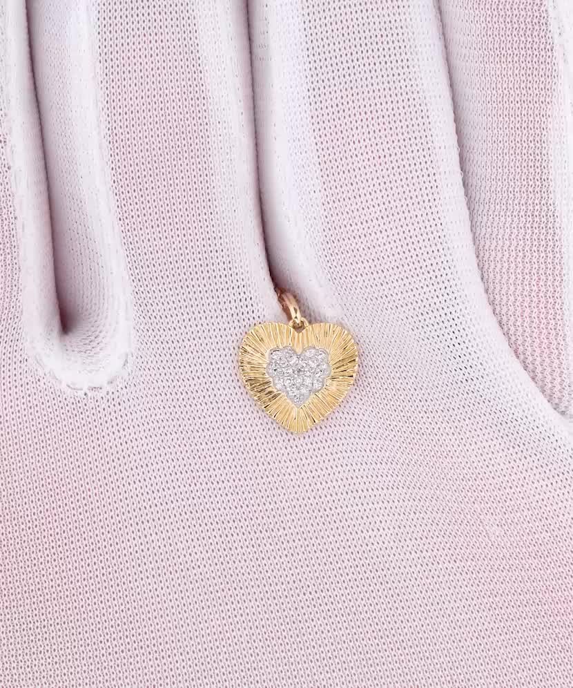 Geltono aukso pakabukas su deimantais "Širdelė"