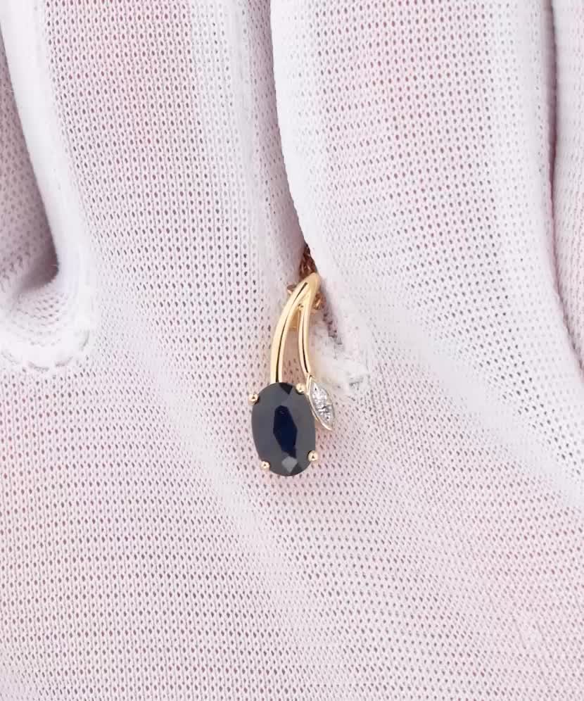 Geltono aukso pakabukas su deimantais ir safyrais