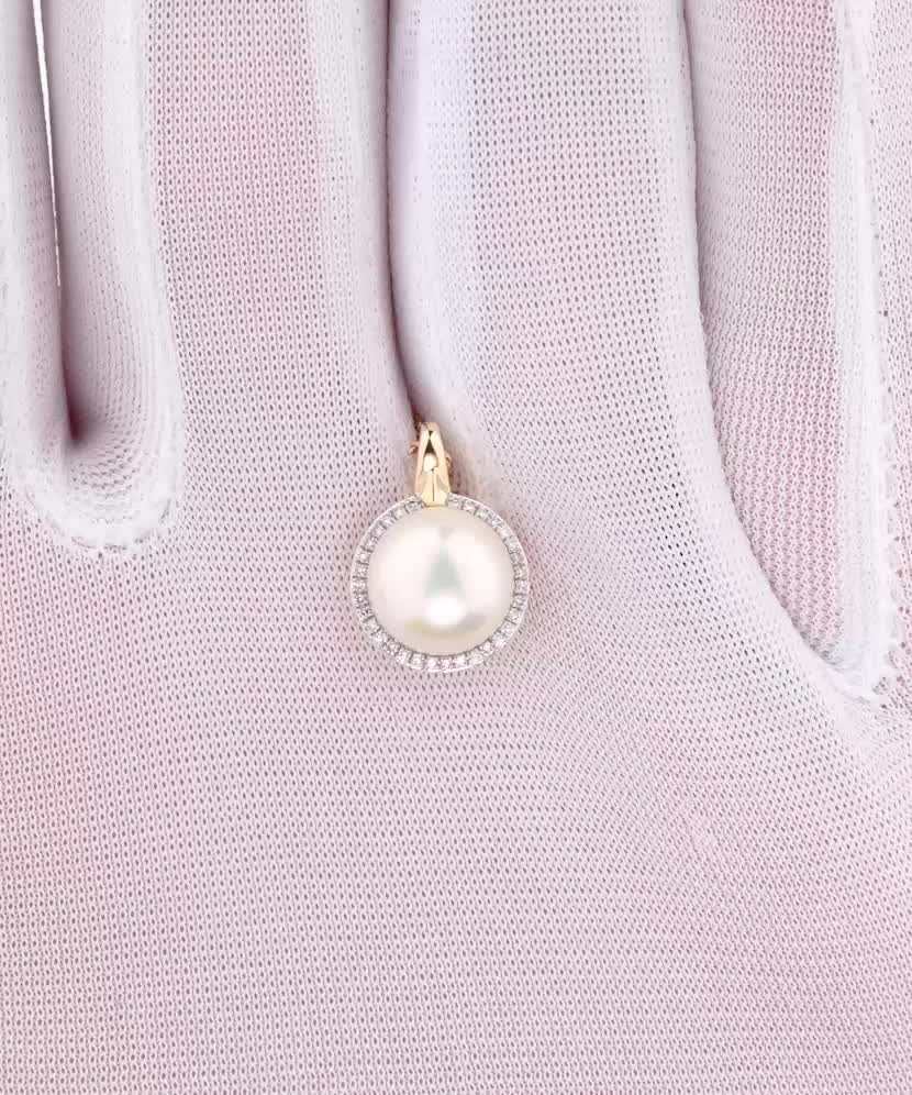 Geltono aukso pakabukas su deimantais ir perlu