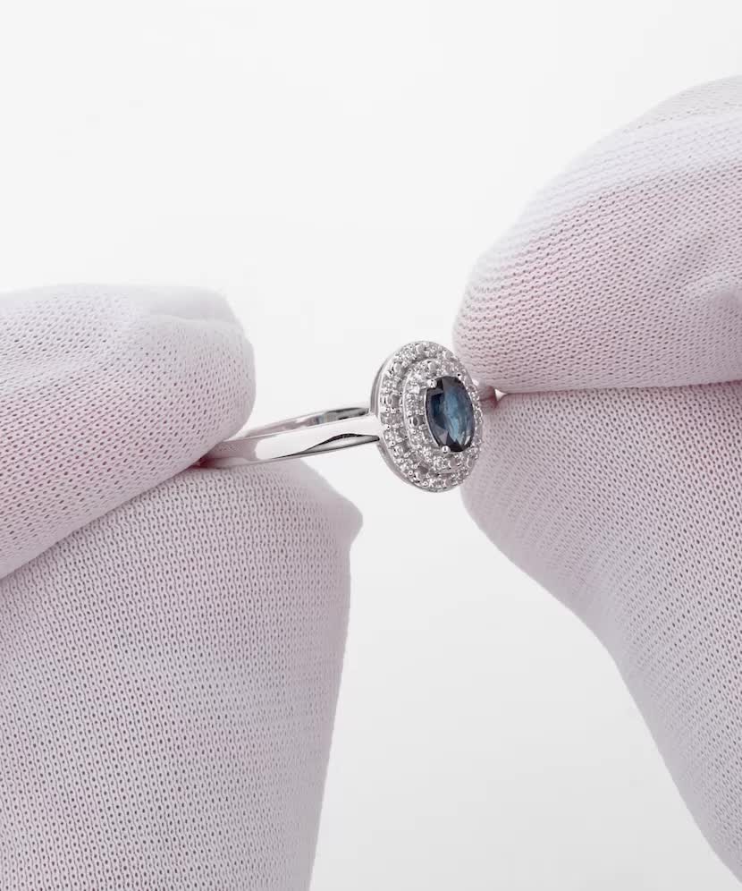 Balto aukso žiedas su safyru ir deimantais