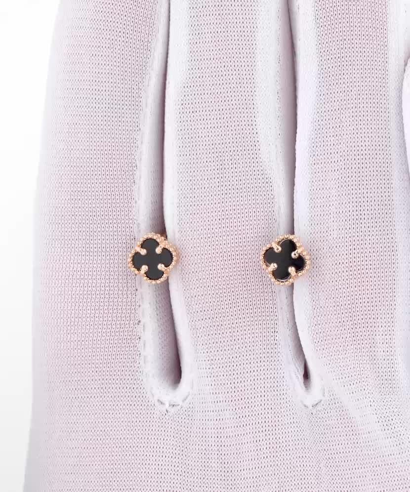 Auksiniai auskarai su oniksais