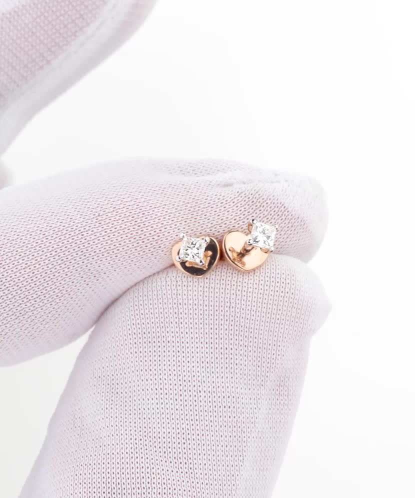 Auksiniai auskarai su deimantais