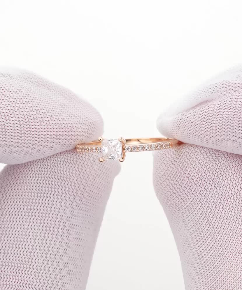 Auksinis žiedas su cirkoniais