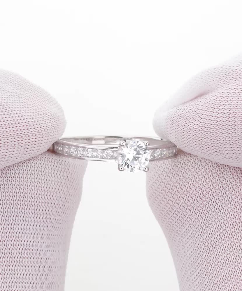 Balto aukso žiedas su cirkoniais