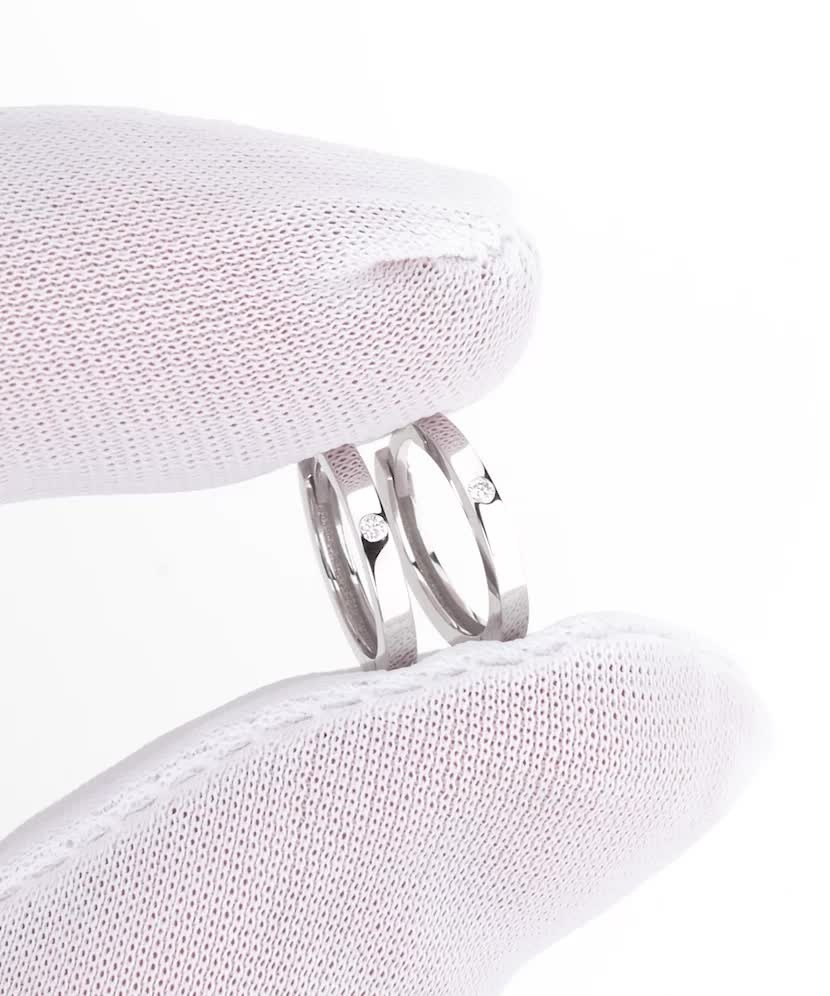 Balto aukso auskarai su deimantais