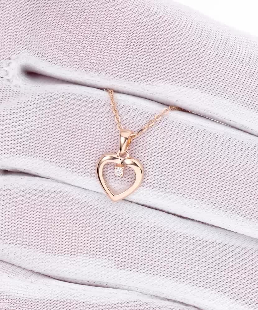 Auksinis pakabukas su deimantu