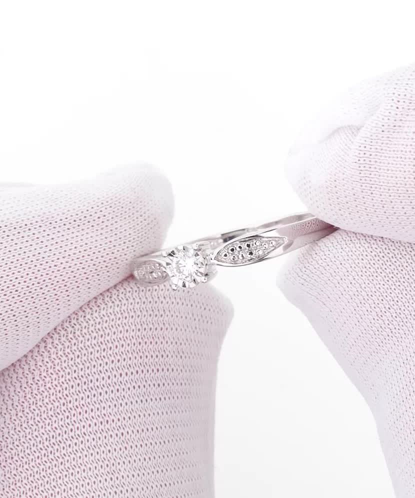 Balto aukso žiedas su deimantais 0,08ct