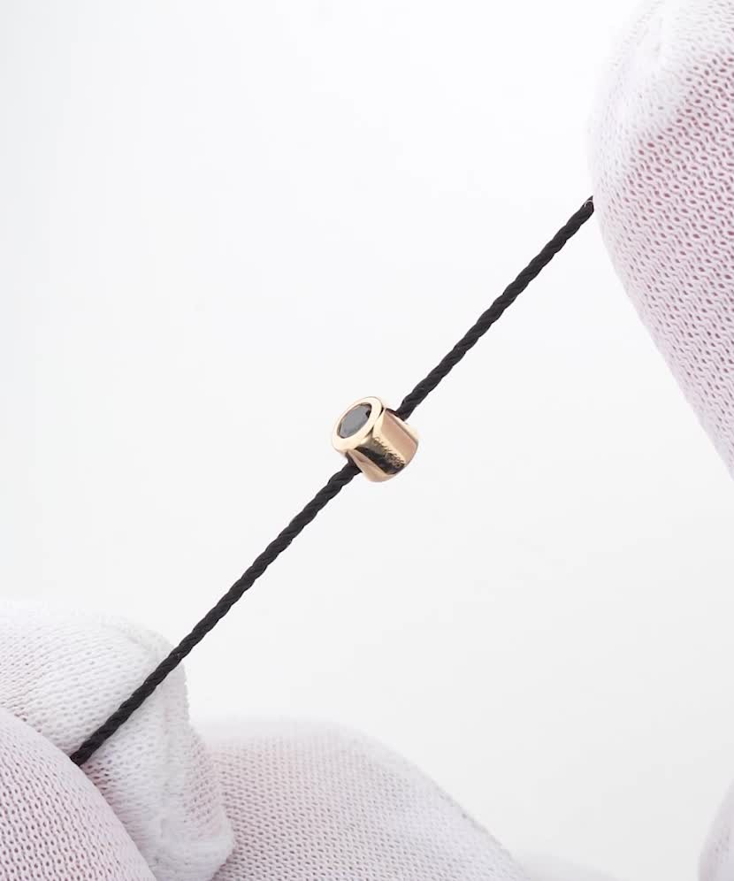 Juodo siūlo apyrankė su juoduoju deimantu ir geltonu auksu