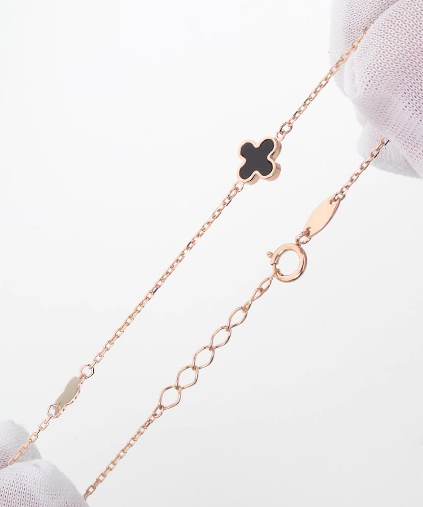 Auksinė apyrankė su oniksu