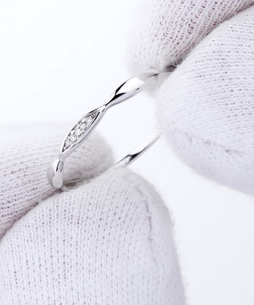 Balto aukso žiedas su deimantais  - Goldinga